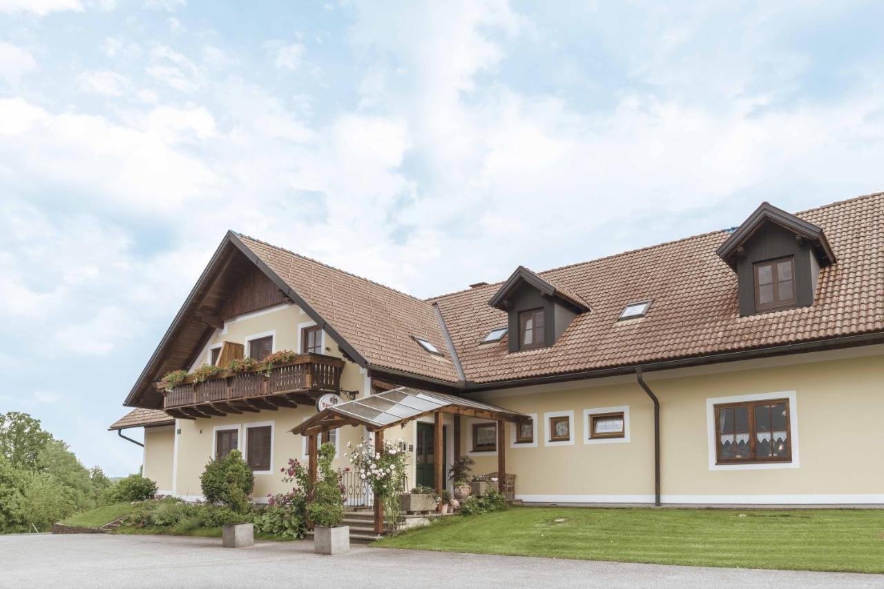 Landhof Lazarus Hotel Mooskirchen Exterior foto