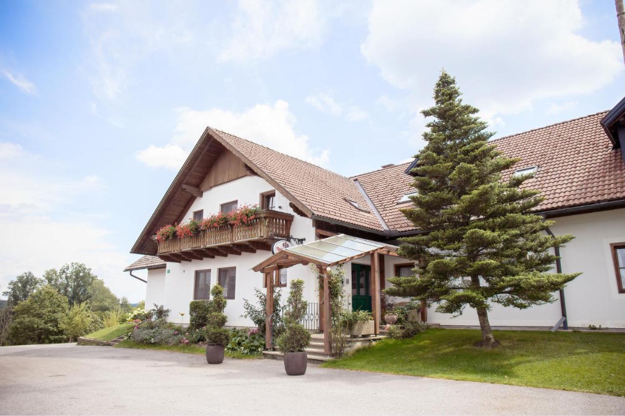 Landhof Lazarus Hotel Mooskirchen Exterior foto